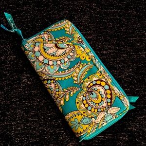 Vera Bradley Travel Organizer Wallet